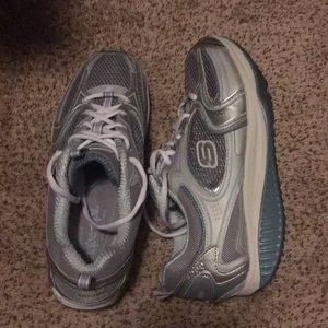 Skechers Shape ups size 9 NWOT